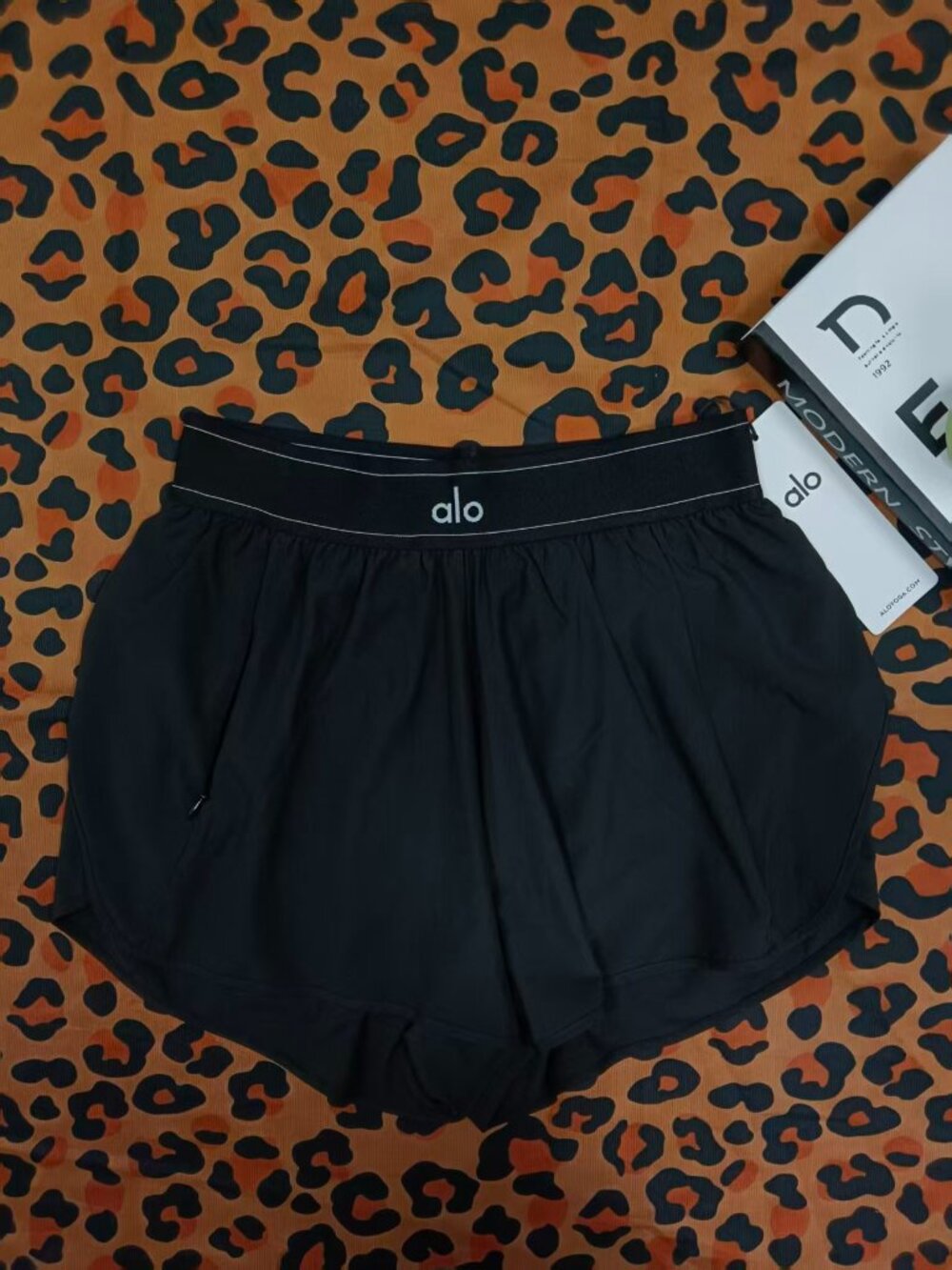 🍠Black Alo Yoga Match Point Short😸Leg-Lengthening Brand new with tags - Picture 2 of 8